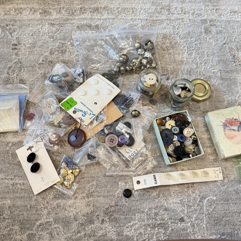 Large Lot‎ of Vintage Buttons Mixed Buttons for DIY Sewing Crafts Estate Sale